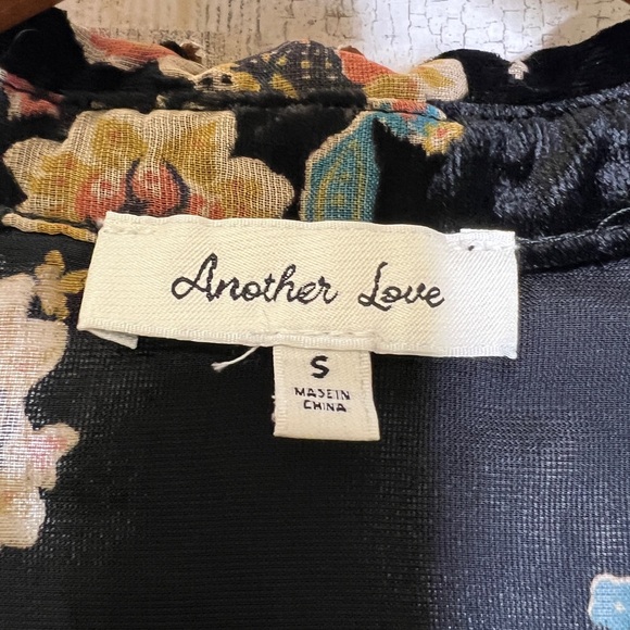 Another Love Women's Velvet Floral Button Front Top Black Yellow Size Small - Picture 5 of 11